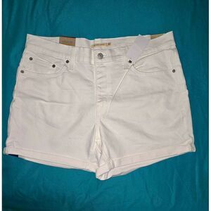 NWT Women's Levi's Shorts  Size 33
